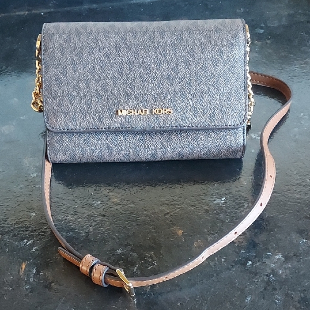Michael Kors Jet Set Travel Multifunction Phone Crossbody Wallet Brown